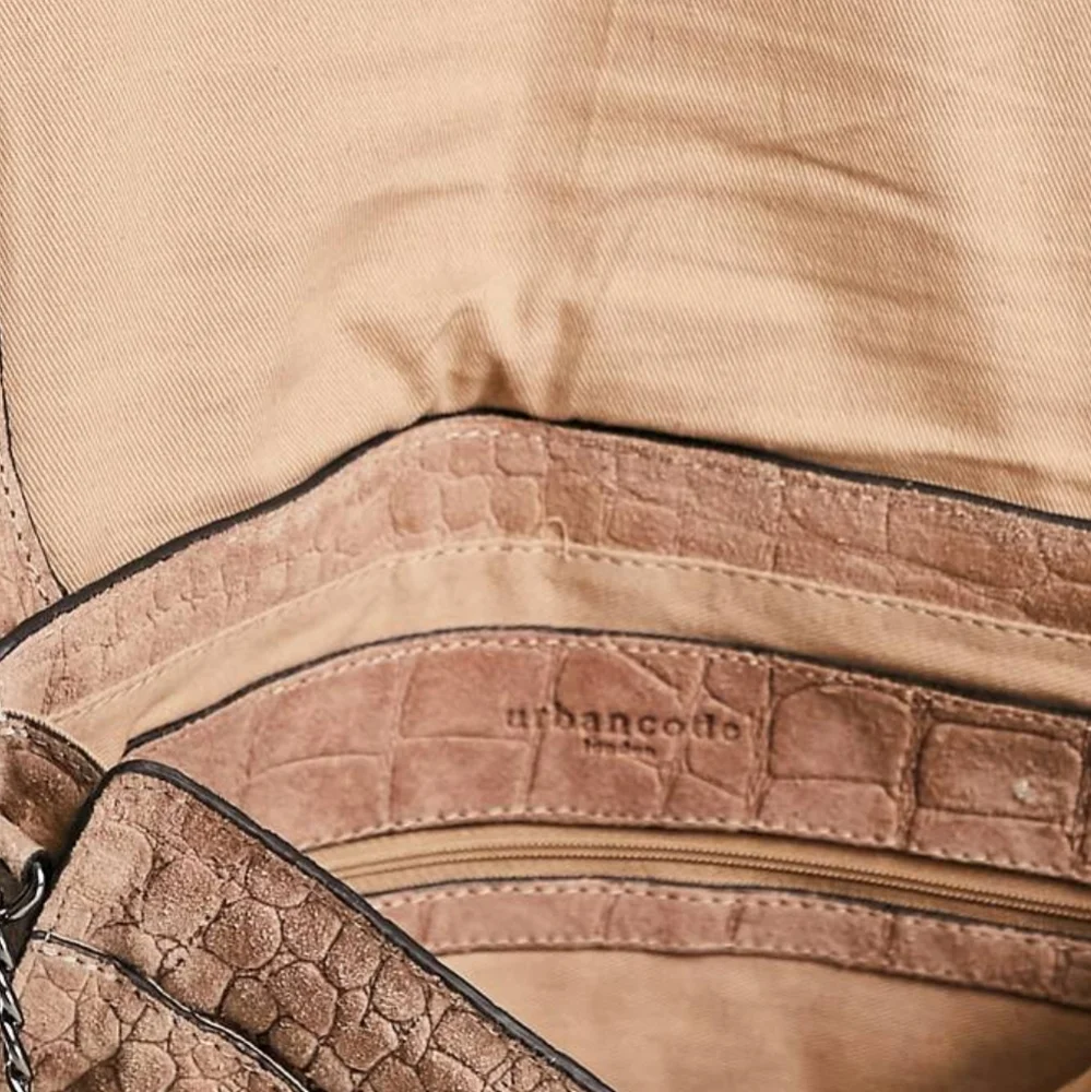 Urbancode Leather crock purse - Picture 9 of 15